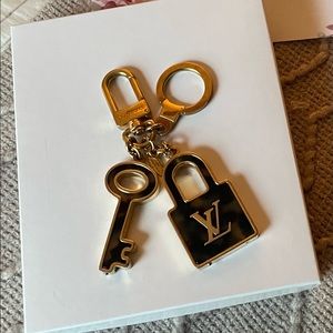 Louis Vuitton Porte CIE Confidence Charm